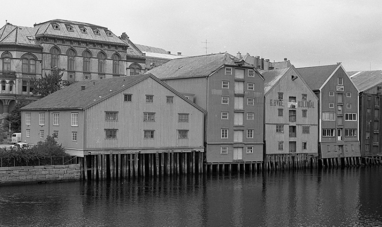 Kjøpmannsgata 5-13. Foto: Asgeir Bell 1972